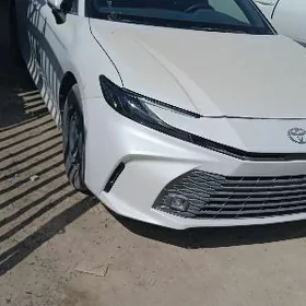 Toyota Camry Hybrid 2025