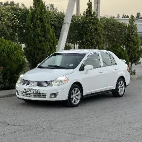 Nissan Versa 2011