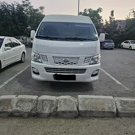 Nissan Urvan 2015