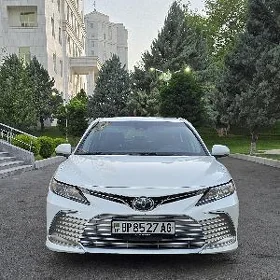 Toyota Camry 2021