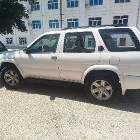 Nissan Pathfinder 2001