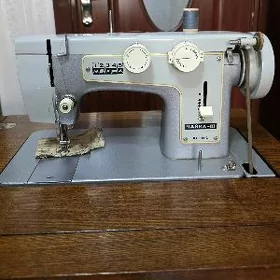 Швейная машинка Чайка