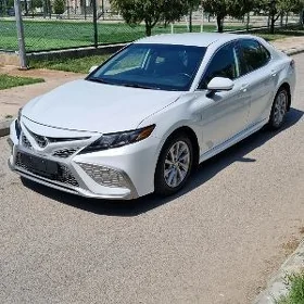 Toyota Camry 2021