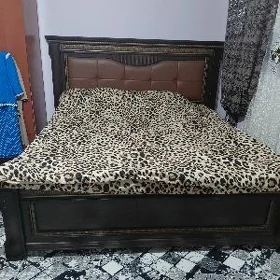 двух спальная кровать