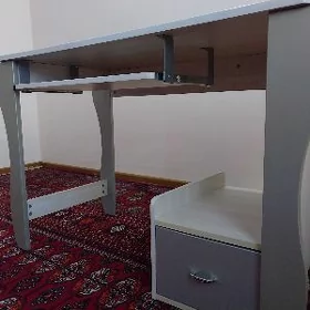 стол