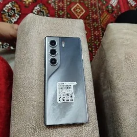 Tecno camon 40 pro