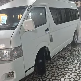 Toyota Hiace 2012