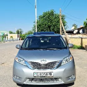Toyota Sienna 2016
