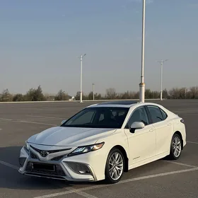 Toyota Camry 2021