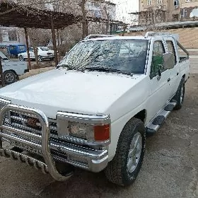Nissan Navara 1984