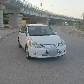 Nissan Versa 2011