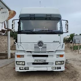 Mercedes-Benz E350 2004