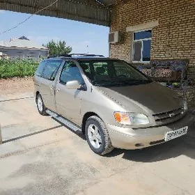 Toyota Sienna 2000