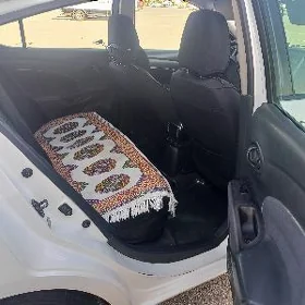 Nissan Versa 2012