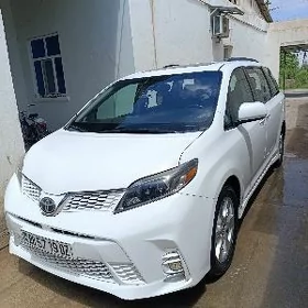 Toyota Sienna 2018
