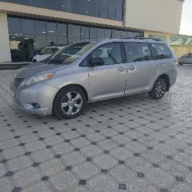 Toyota Sienna 2010