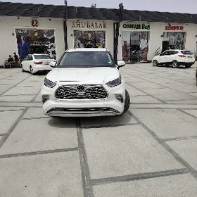 Toyota Highlander 2021