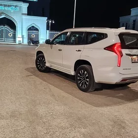 Mitsubishi Montero Sport 2023