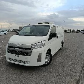 Toyota Hiace 2021