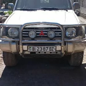 Mitsubishi Pajero 1992