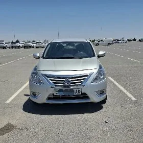 Nissan Versa 2015