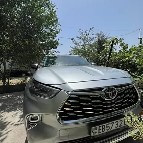 Toyota Highlander 2020