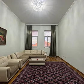 Podwoyskiy3 et 3 kom 170 m2