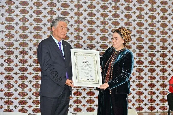 ТЮРКСОЙ отметил вклад «Türkmenhaly» в развитие коврового ремесла