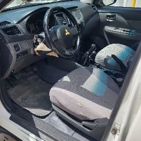 Mitsubishi L200 2016