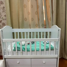 Детская кроватка