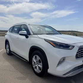 Toyota Highlander 2021