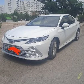Toyota Camry 2021