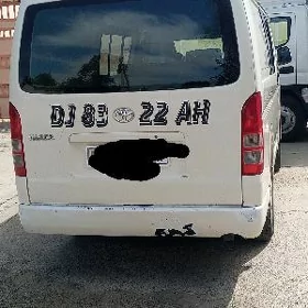 Toyota Hiace 2010