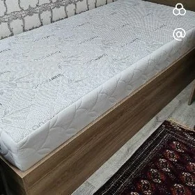 кровать