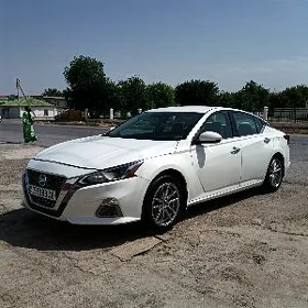 Nissan Altima 2020
