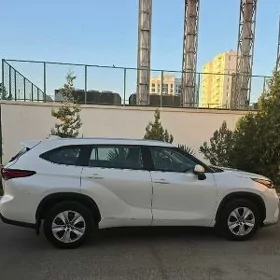 Toyota Highlander 2021