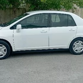 Nissan Versa 2011