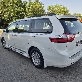 Toyota Sienna 2019