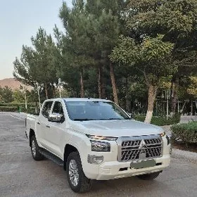Mitsubishi L200 2025