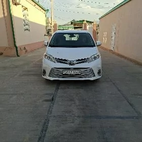 Toyota Sienna 2019