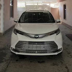 Toyota Sienna 2022