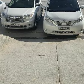 Toyota Sienna 2016