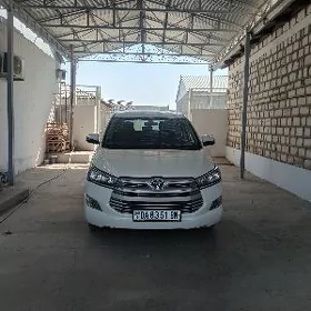 Toyota Innova 2020