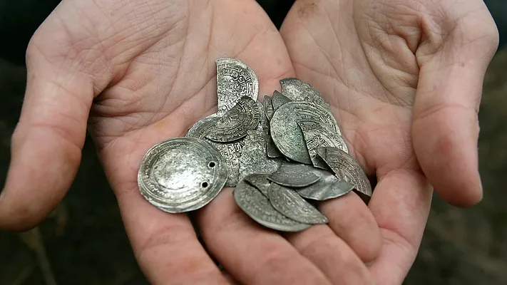 Norwegiýada XI asyra degişli kümüş teňňelerden ybarat uly göwrümli hazyna tapyldy