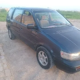 Mitsubishi Chariot 1993