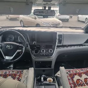 Toyota Sienna 2017