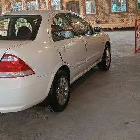 Nissan Sunny 2011