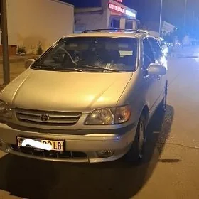 Toyota Sienna 2002