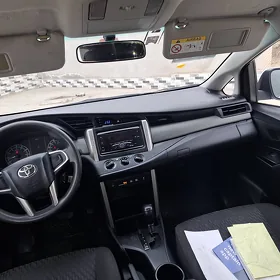 Toyota Innova 2022