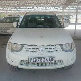 Mitsubishi L200 2012